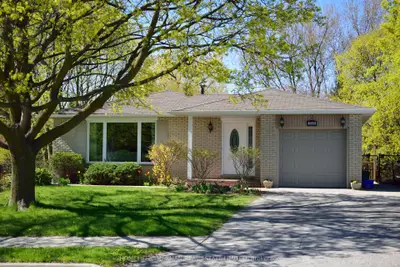 1049 Lemar Road Upper, Newmarket, On L3y 1s2