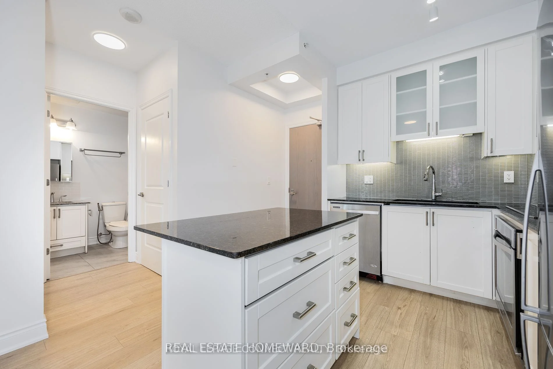 9090 Yonge Street 509B, Richmond Hill, ON L4C 0Z1