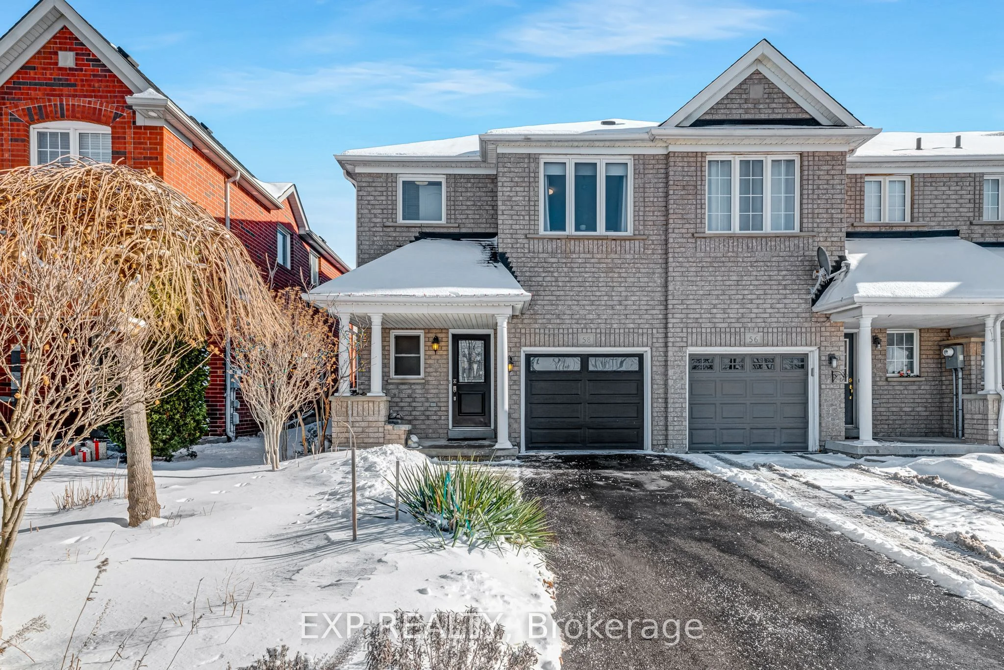 Att/Row/Townhouse in Aurora