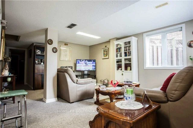 937 Best Circle, Newmarket, ON L3X 2H8