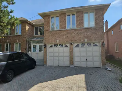 Detached in Richmond Hill
