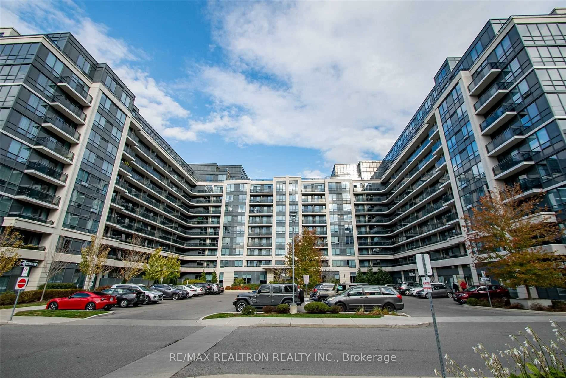 #825 376 Highway 7, Richmond Hill, On, L4b 0c7
