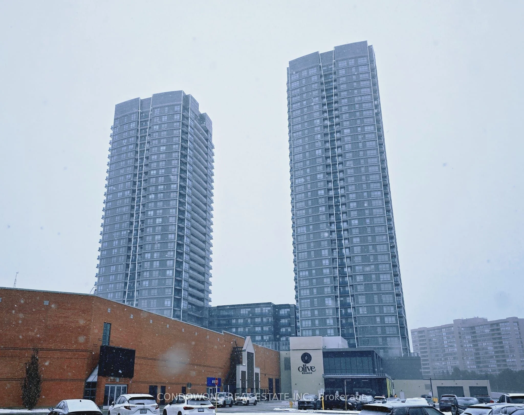 Common Element Condo in Vaughan
