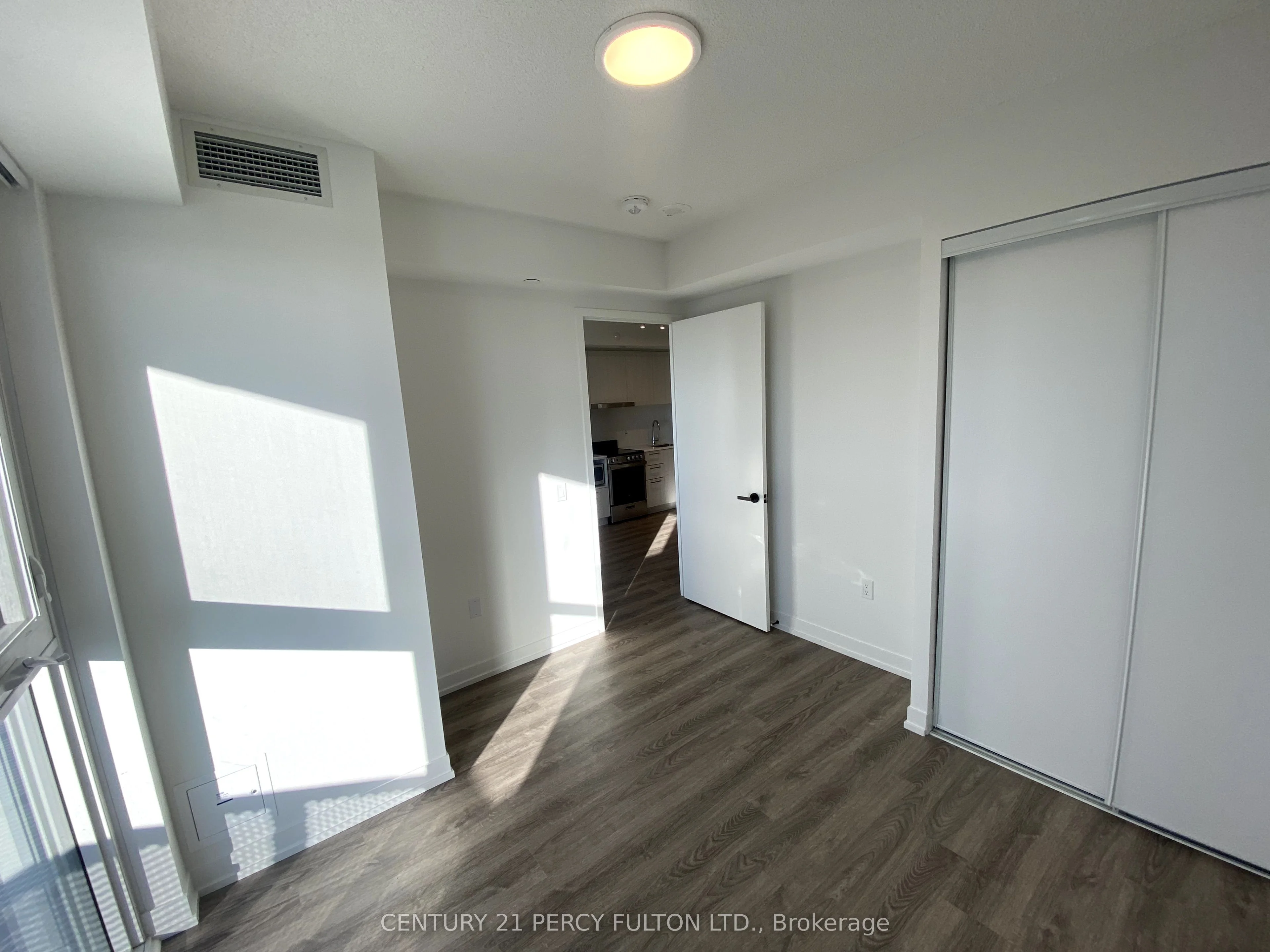 195 Commerce Street 909, Vaughan, ON L4K 0P9