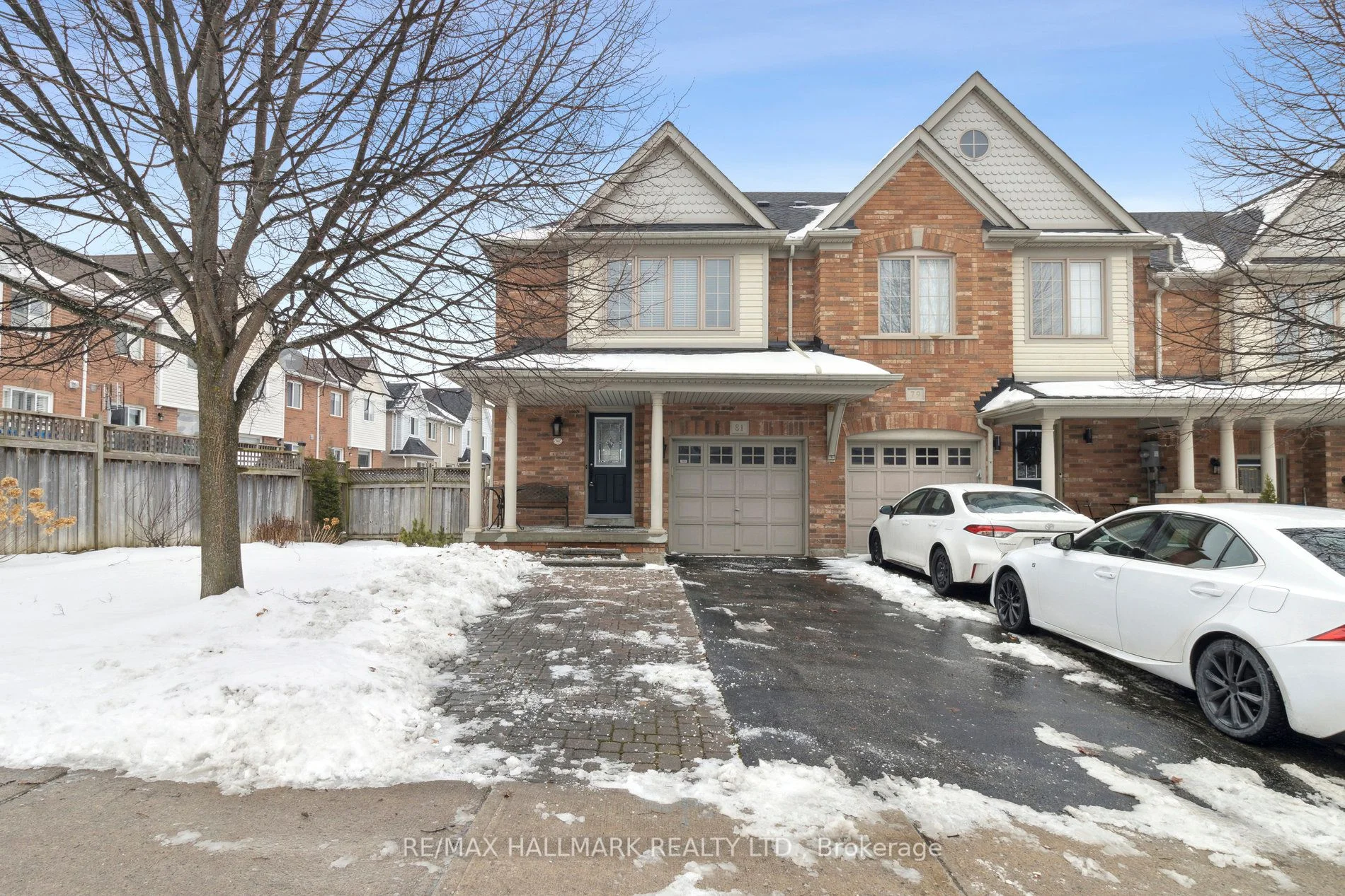 Att/Row/Townhouse in Newmarket