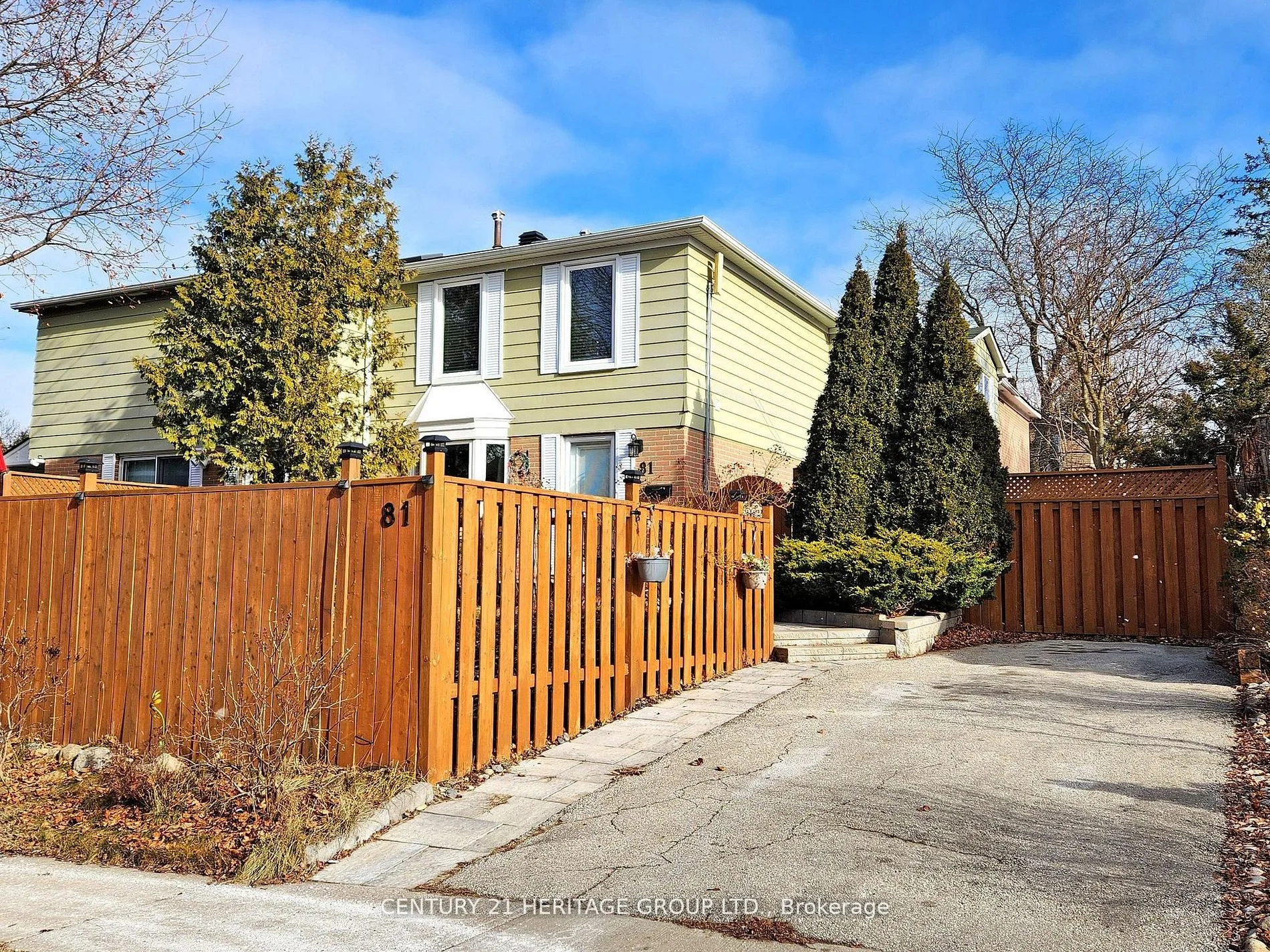 Att/Row/Townhouse in Richmond Hill