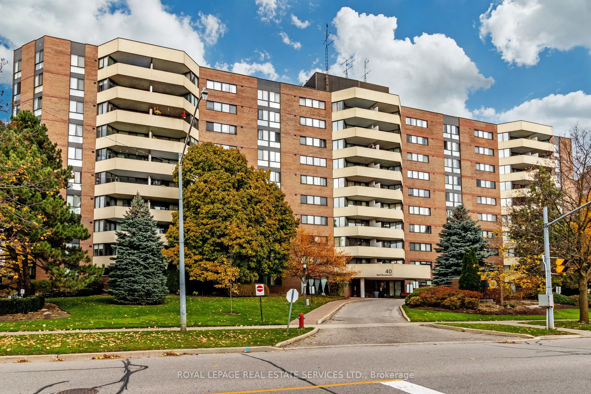 Condo Apartment in Richmond Hill