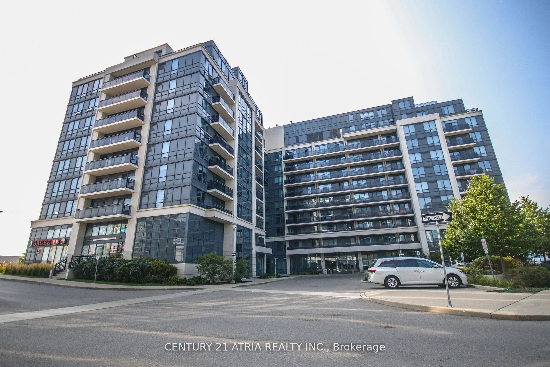 Condo Apartment in Richmond Hill
