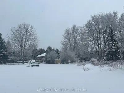 106lt A Victoria Road, Georgina, On L0c 1l0