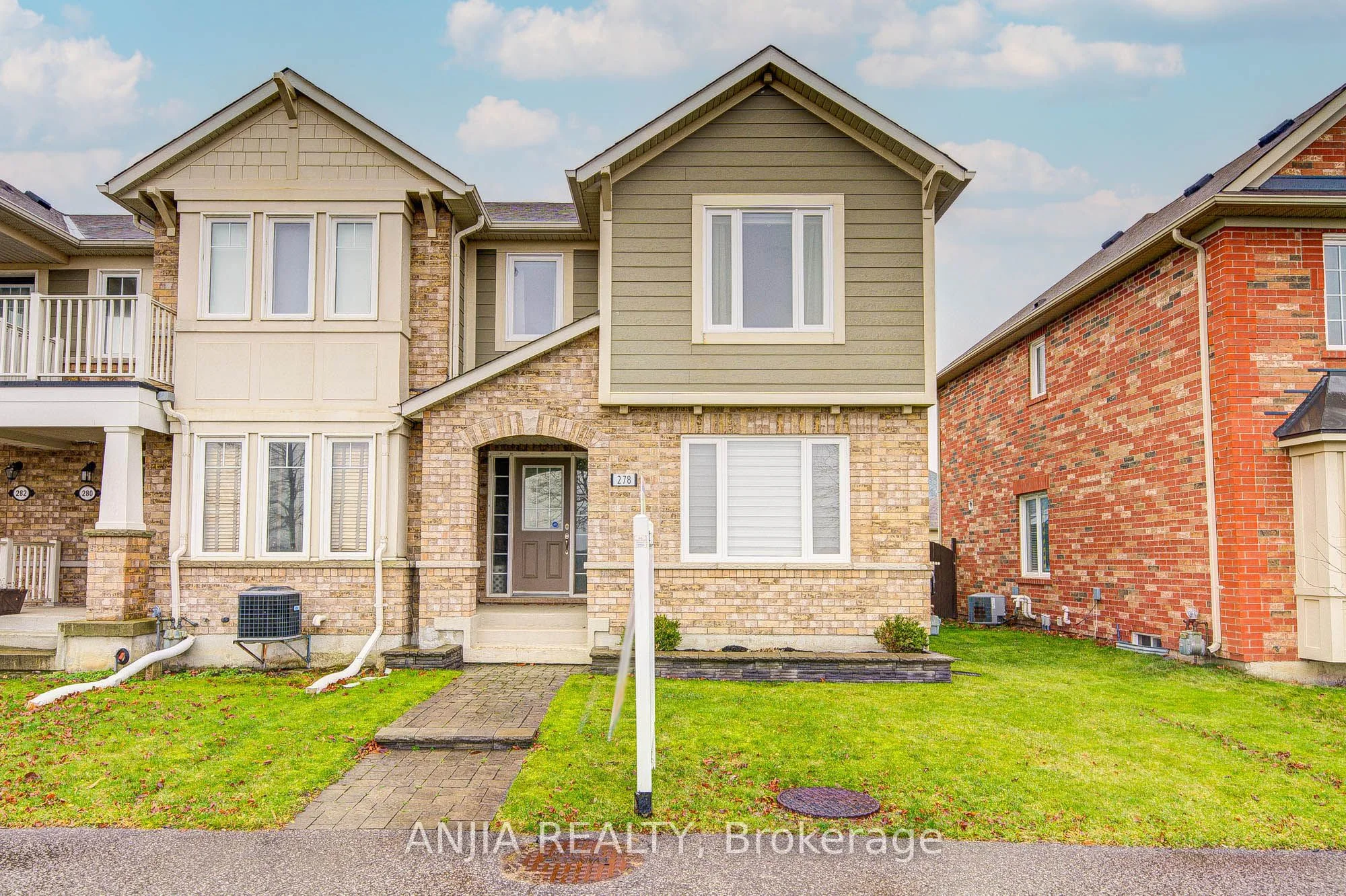 Att/Row/Townhouse in Markham