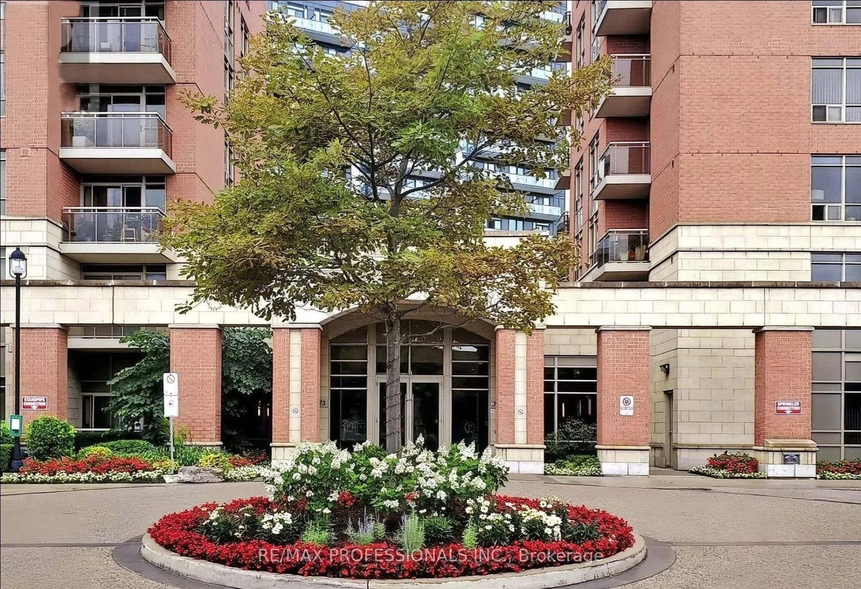 75 King William Crescent 711, Richmond Hill, On L4b 0c1