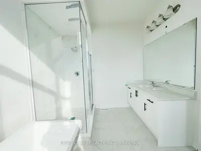 Att/Row/Townhouse in Richmond Hill