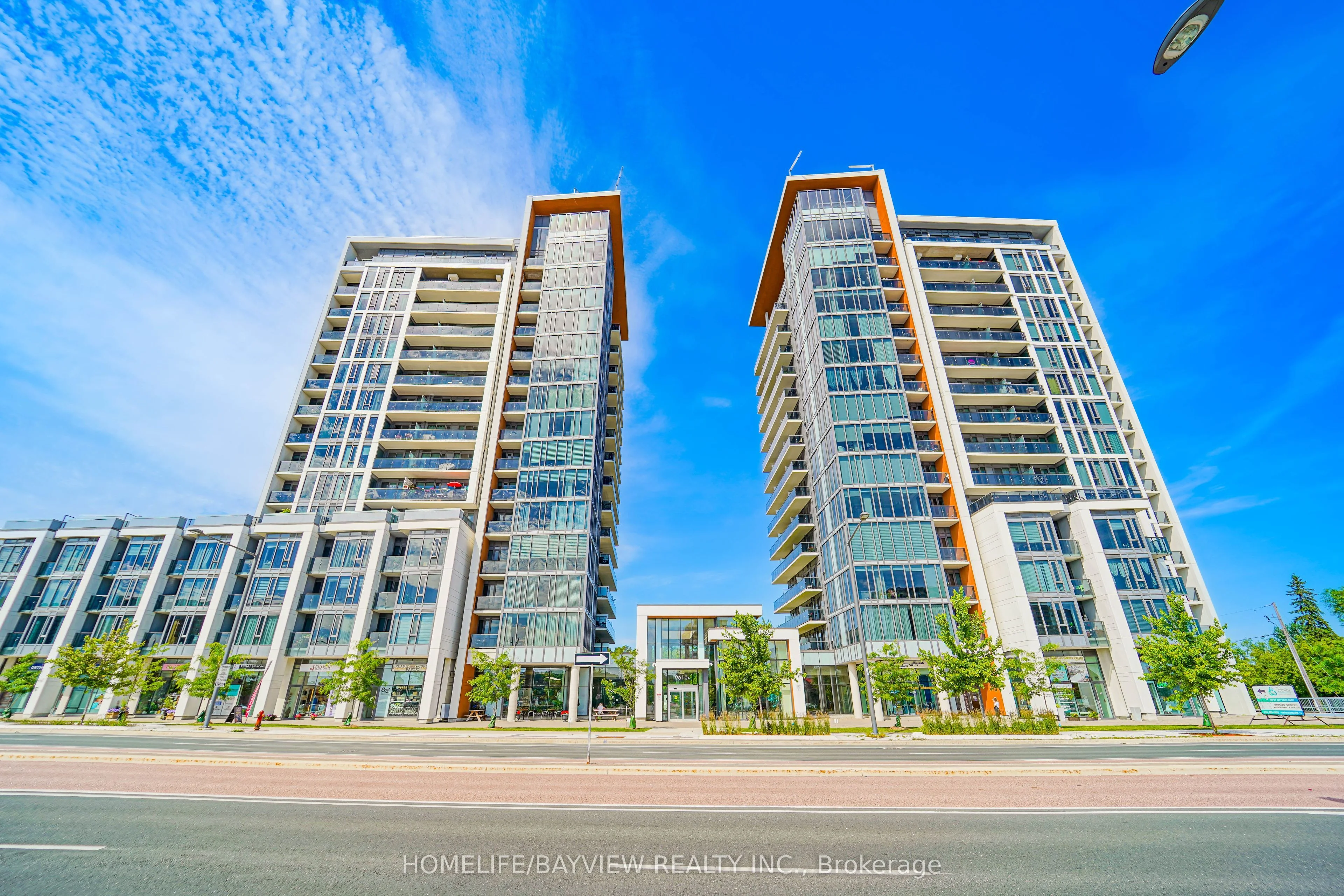 Condo Apartment in Richmond Hill