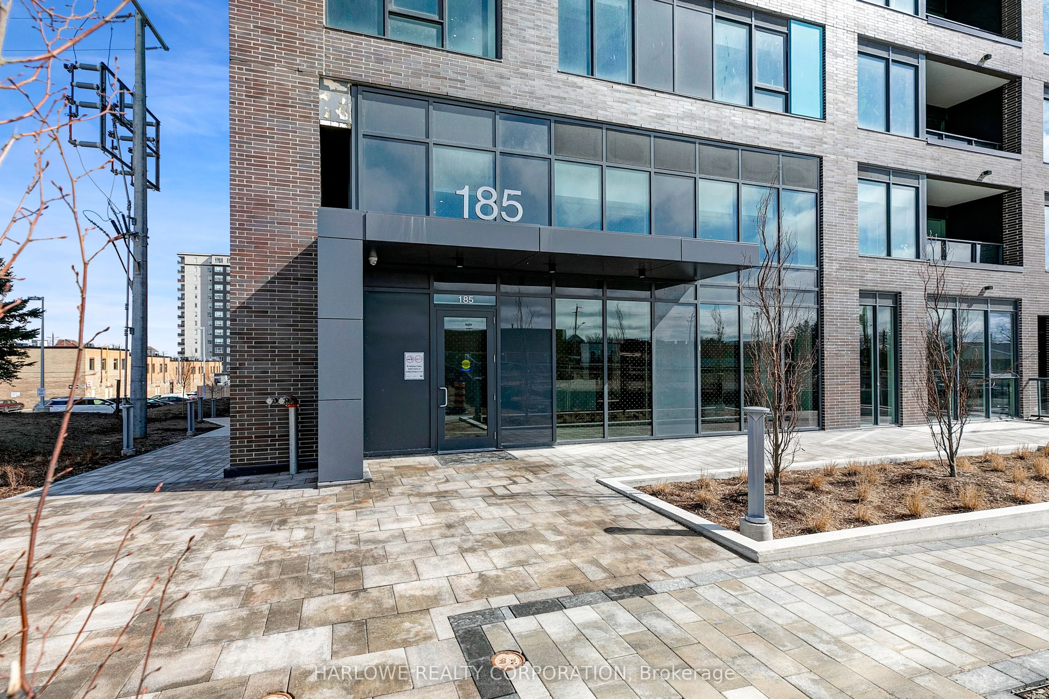 185 Deerfield Road 502, Newmarket, ON L3Y 0G7
