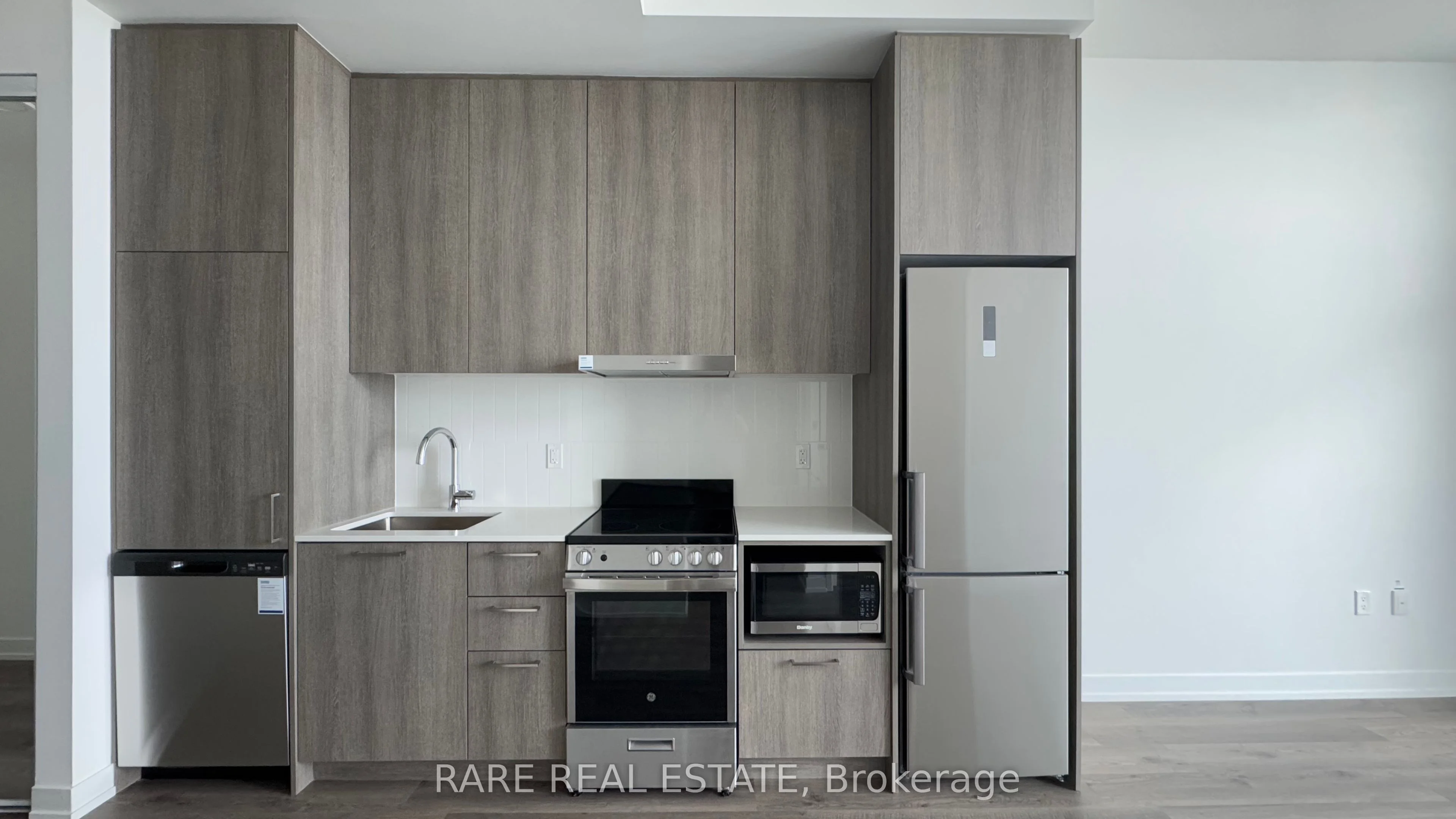 195 Commerce Street 2117, Vaughan, On L4k 0p9