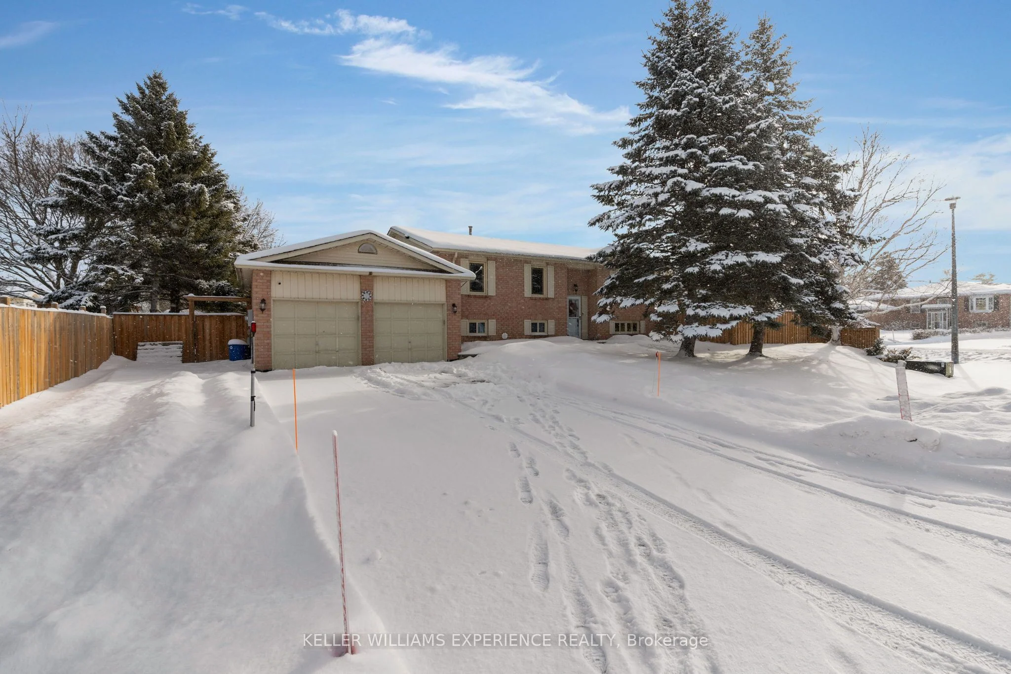 Detached in Essa