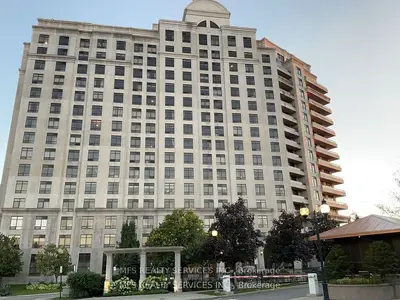Condo Apartment in Vaughan