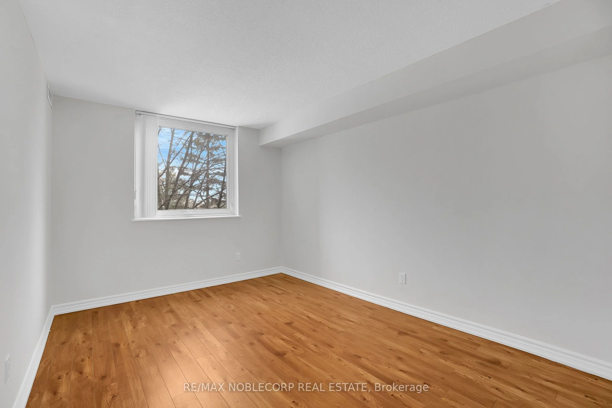 326 Major Mackenzie Drive E 407, Richmond Hill, ON L4C 8T4