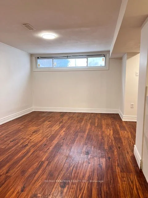 41 Longford Drive Lower, Newmarket, ON L3Y 2Y6