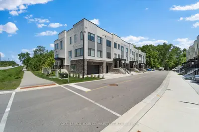Att/Row/Townhouse in Innisfil