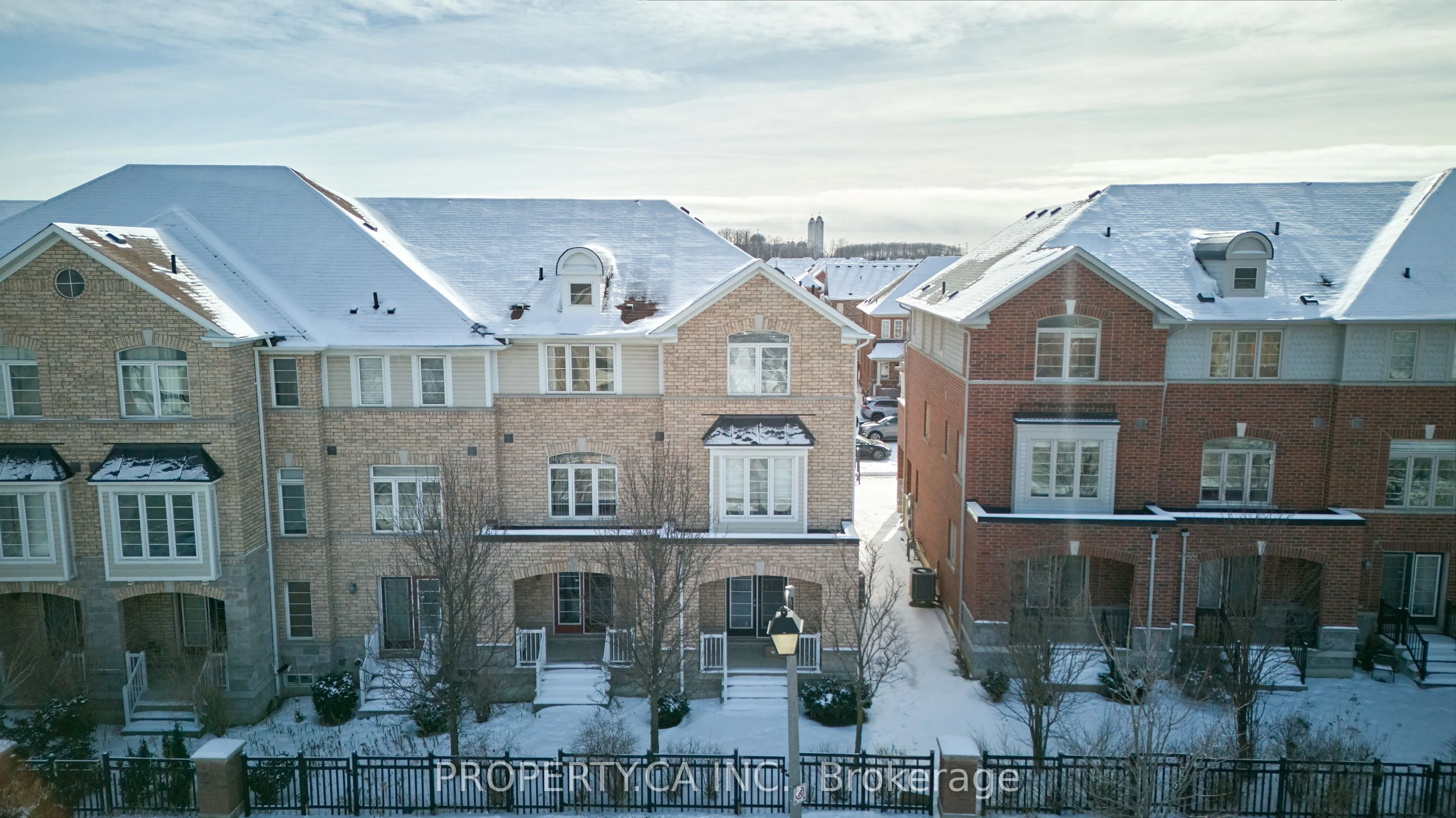 Att/Row/Townhouse in Markham