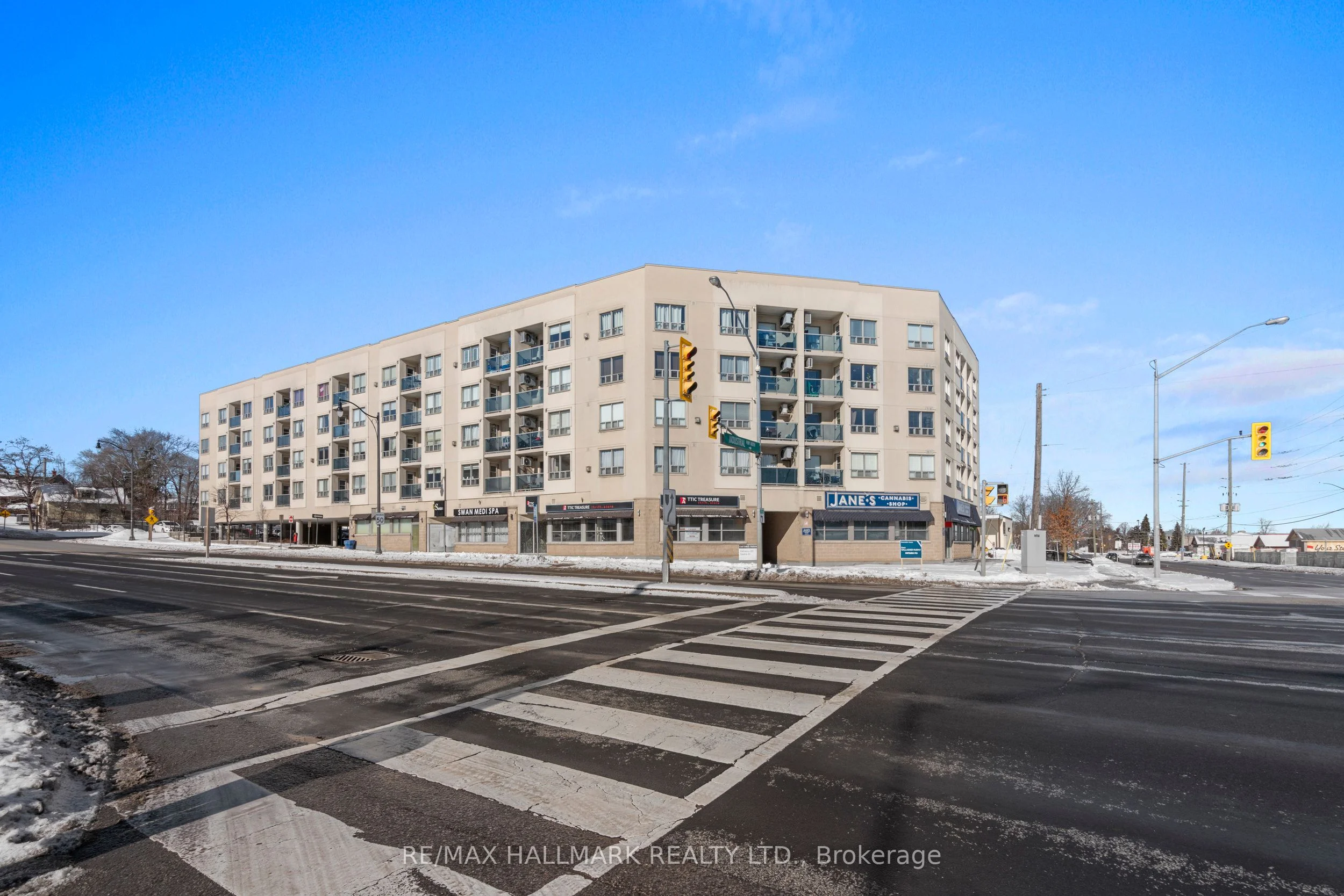160 Wellington Street E 401, Aurora, On L4g 1j3