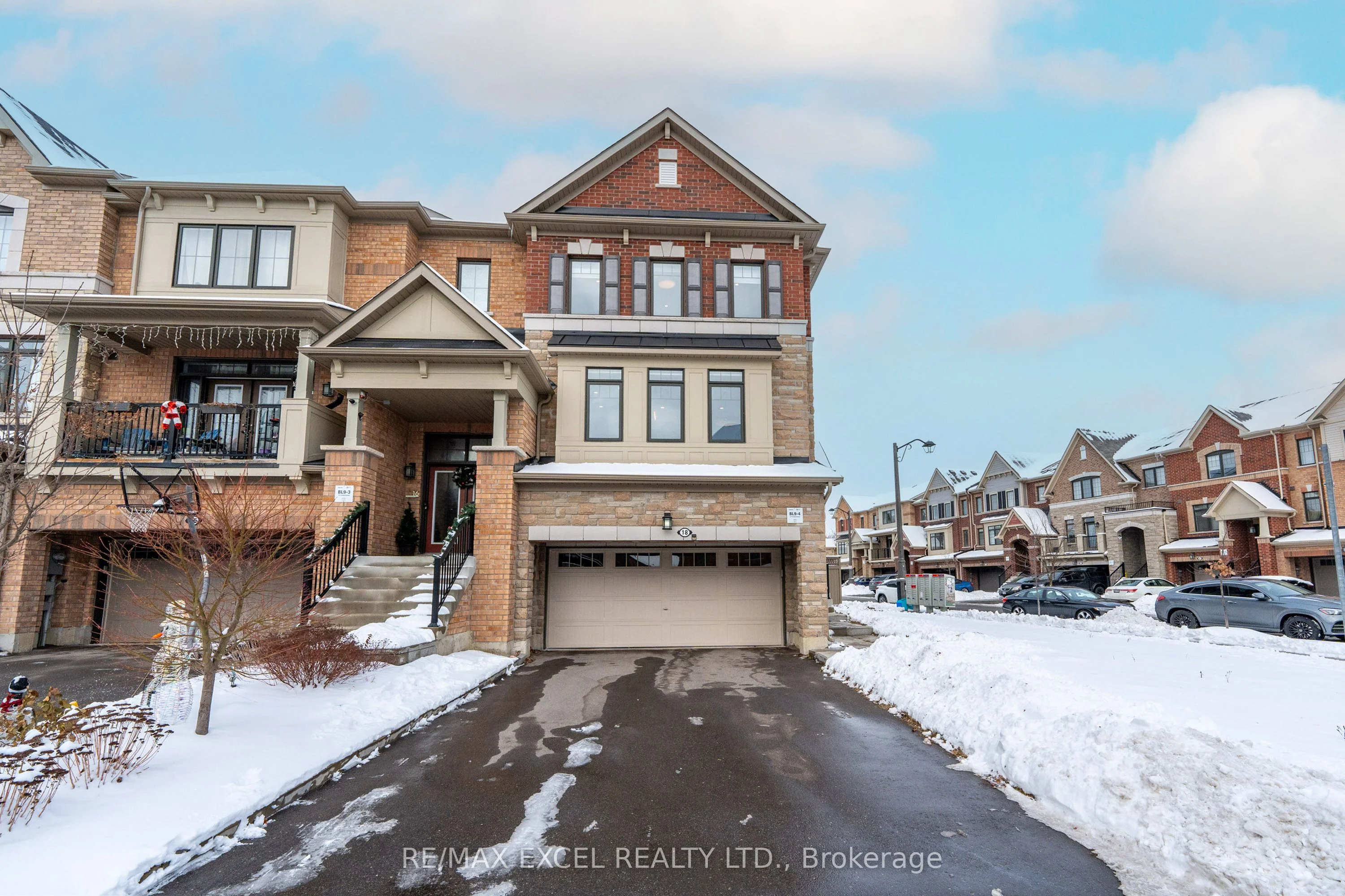 Att/Row/Townhouse in Markham