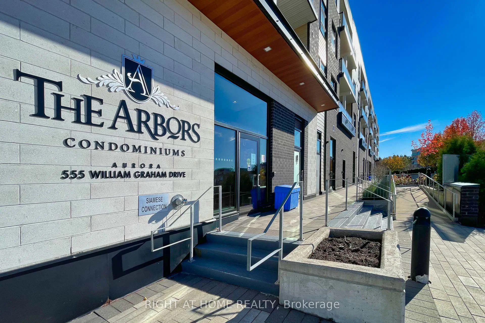 555 William Graham Drive 230, Aurora, On L4g 3h9