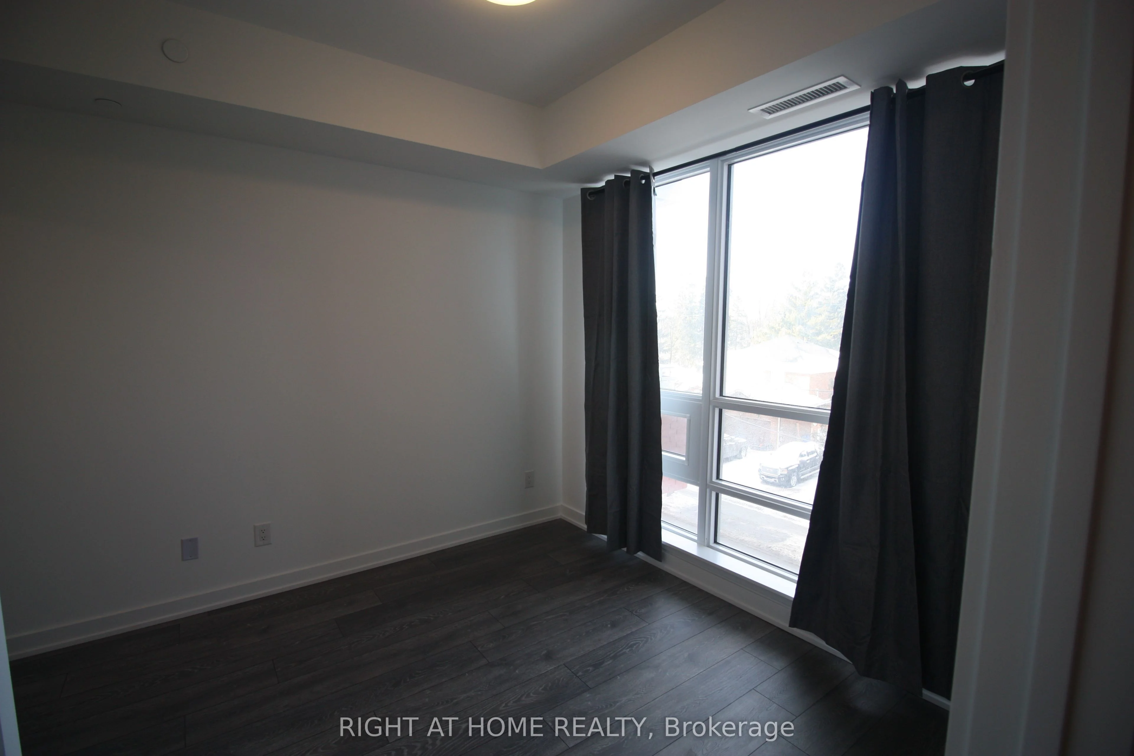 8888 Yonge Street 218, Richmond Hill, ON L4C 5V6