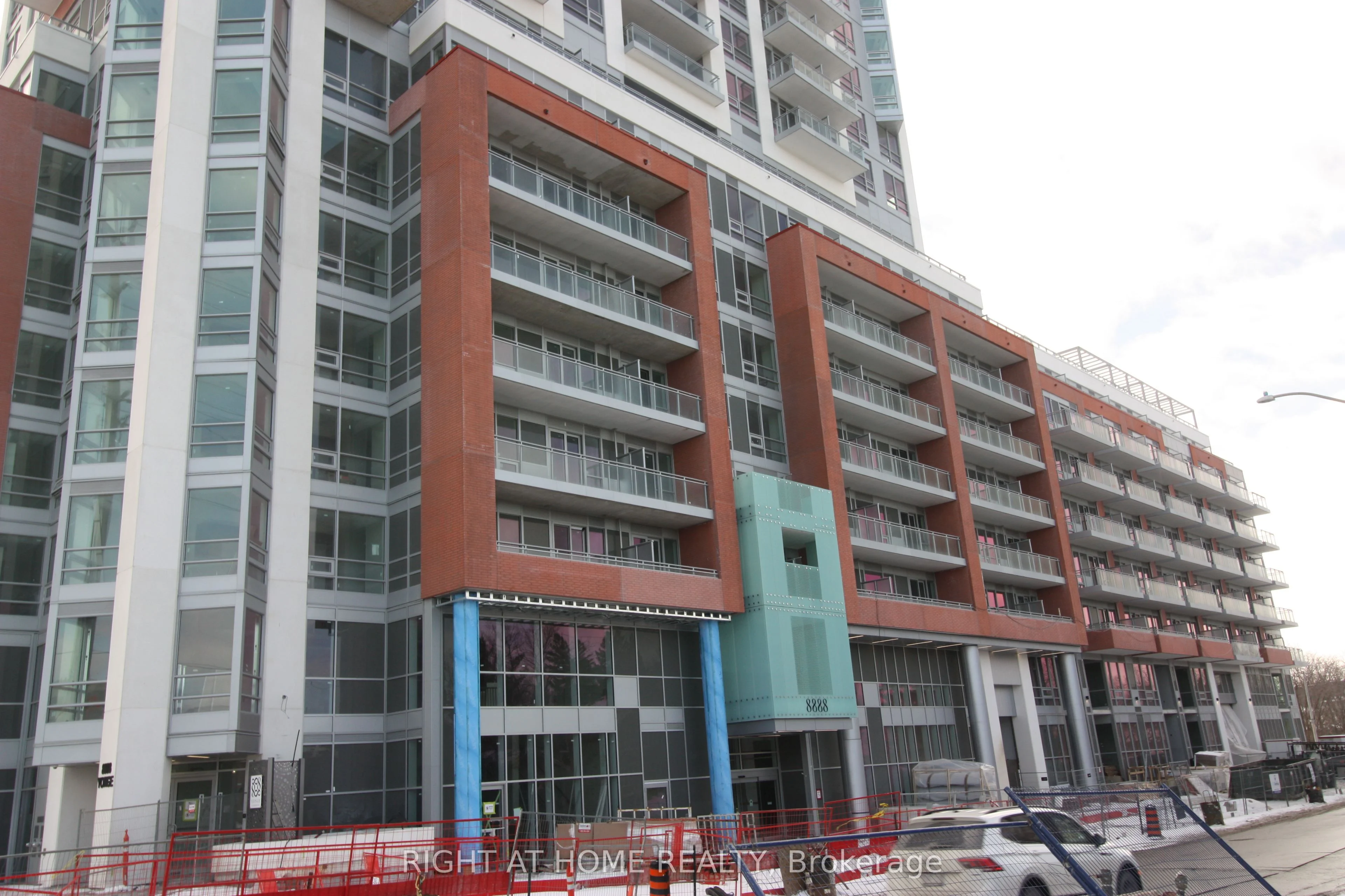 Condo Apartment in Richmond Hill