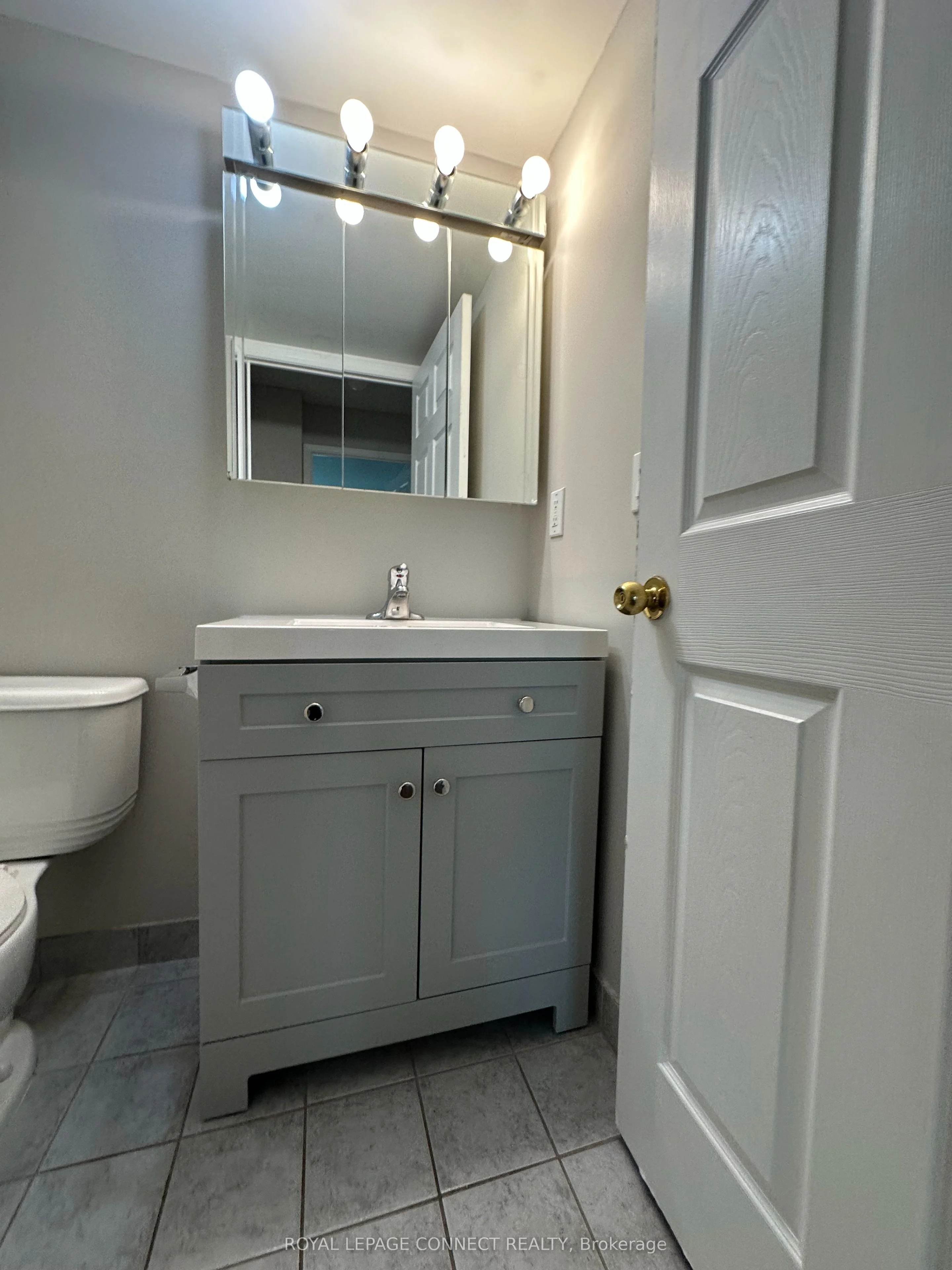 23 Oneida Crescent 305, Richmond Hill, ON L4B 0A2