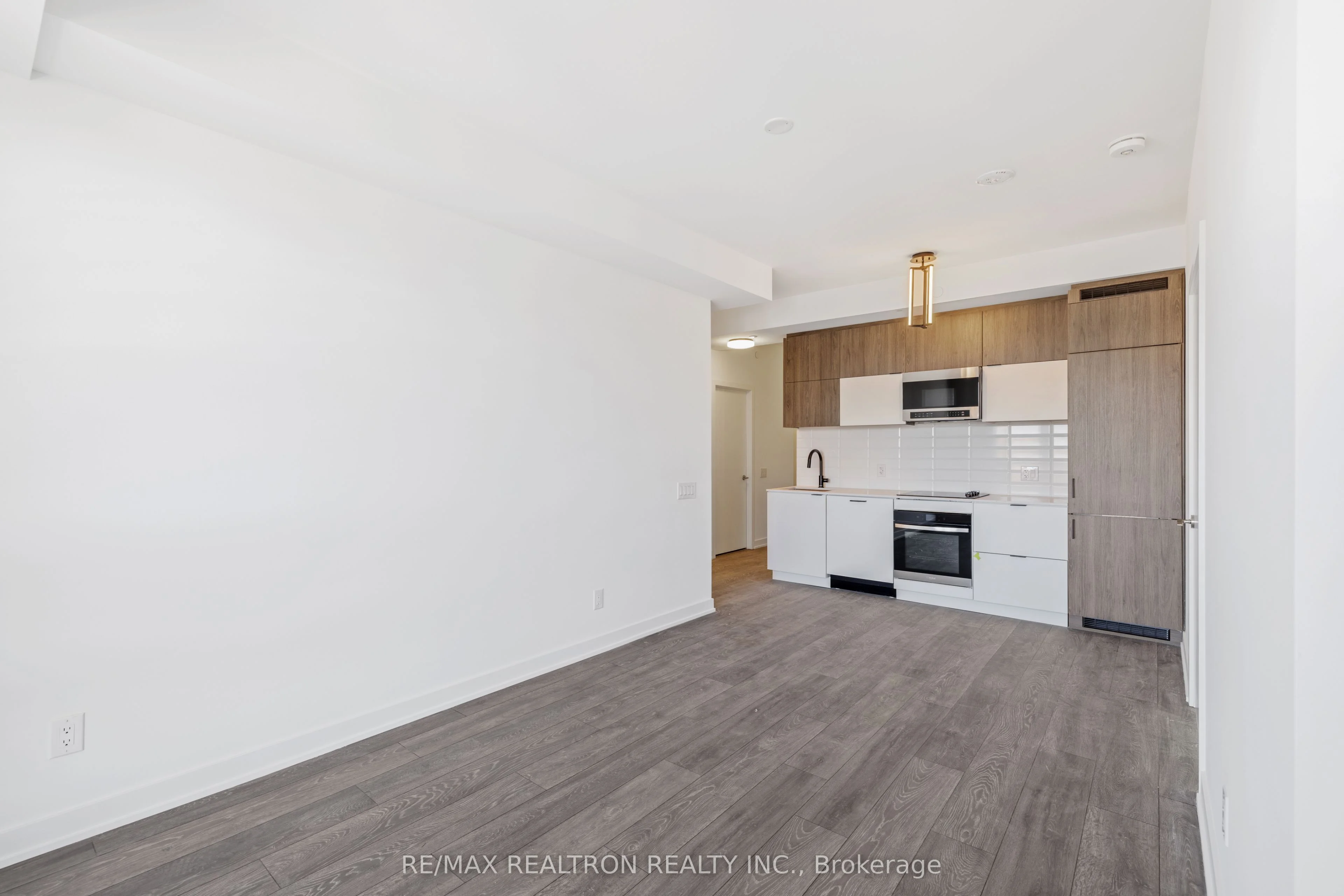 8888 Yonge Street 512, Richmond Hill, ON L4C 6Z1