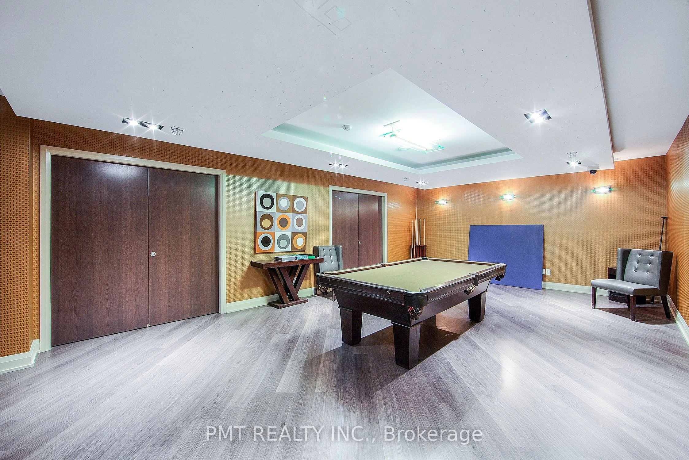 85 North Park Road 405, Vaughan, ON L4J 0H9