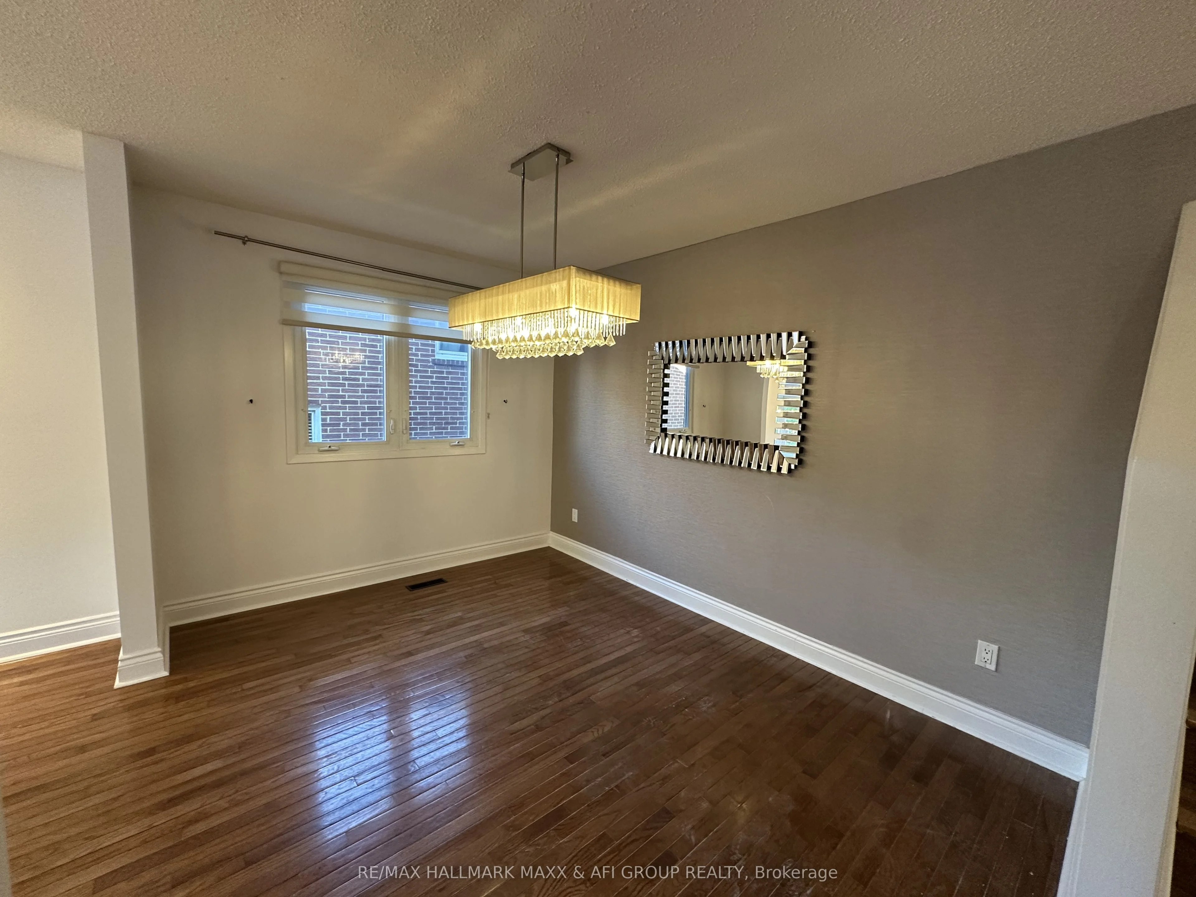 219 Lancaster Avenue Main, Newmarket, ON L3Y 5X1