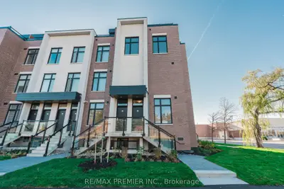 Condo Townhouse in Vaughan