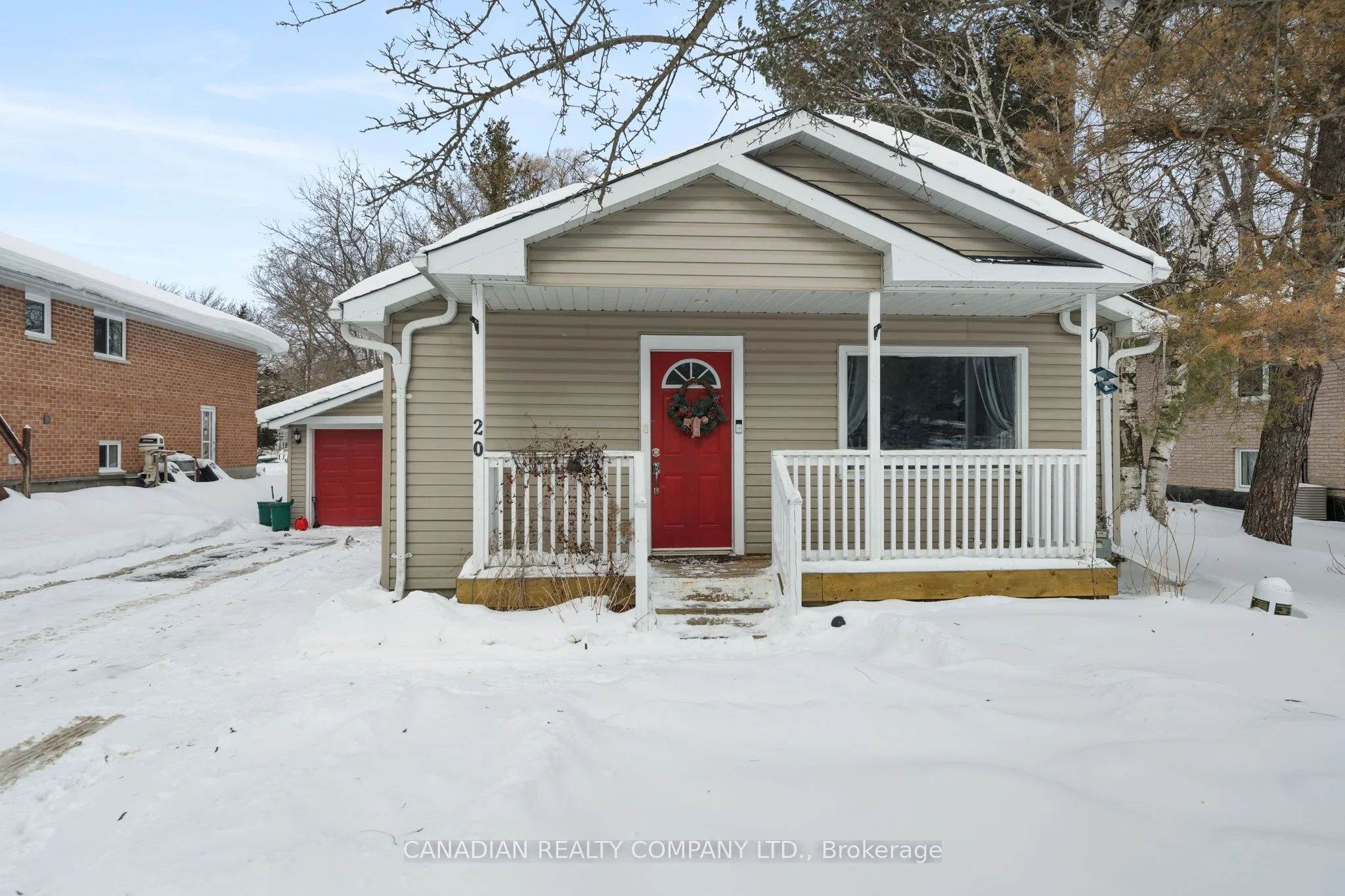 20 Wasslow Avenue, Georgina, On L0e 1n0