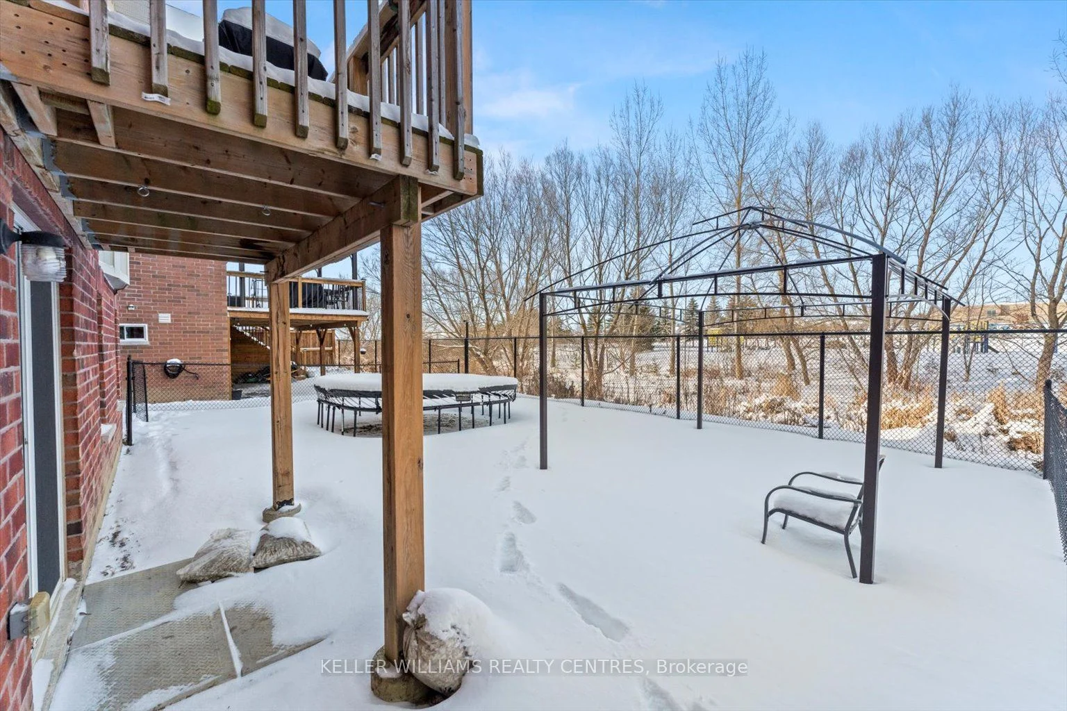 32 Robert Wilson Crescent, Georgina, ON L4P 0G9