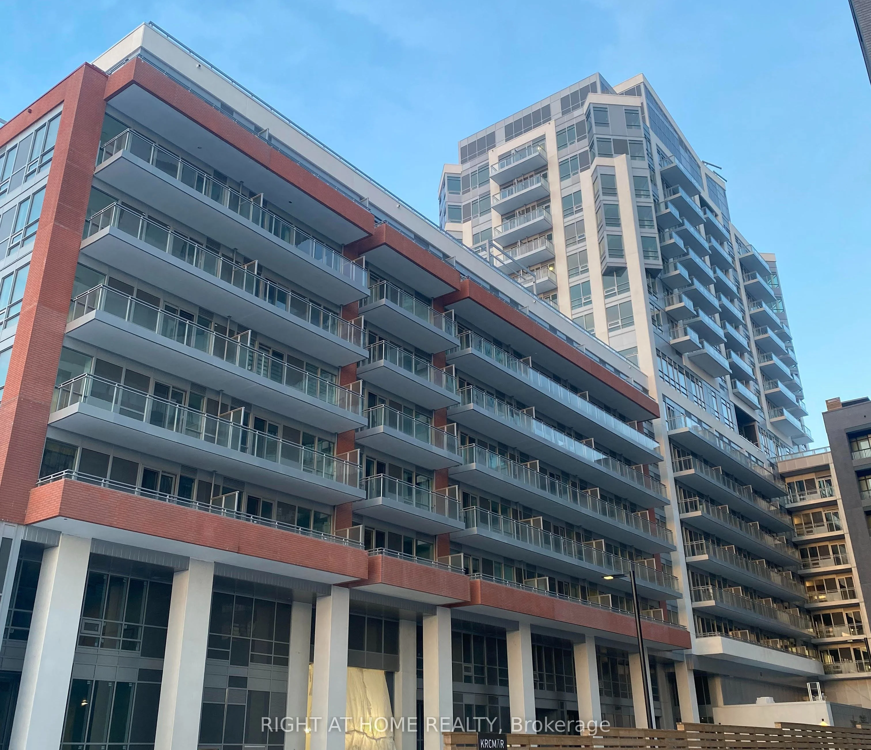 Condo Apartment in Richmond Hill