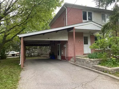 Semi-Detached in Richmond Hill