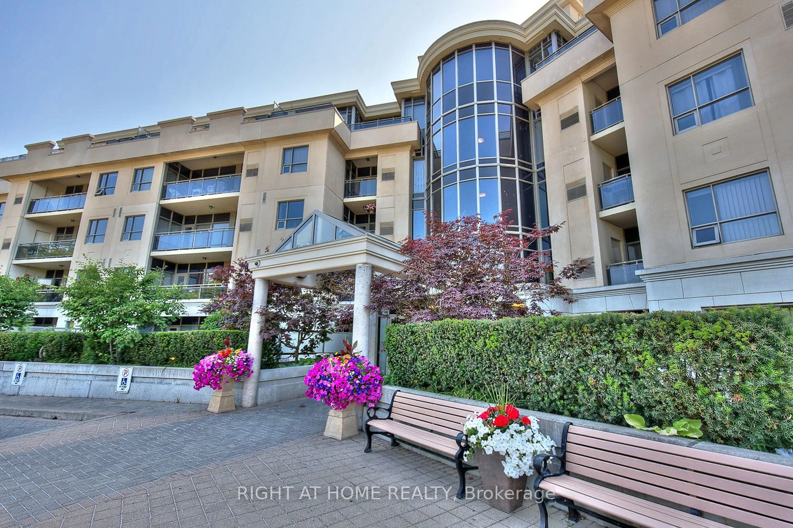 8201 Islington Avenue 229, Vaughan, On L4l 9s6