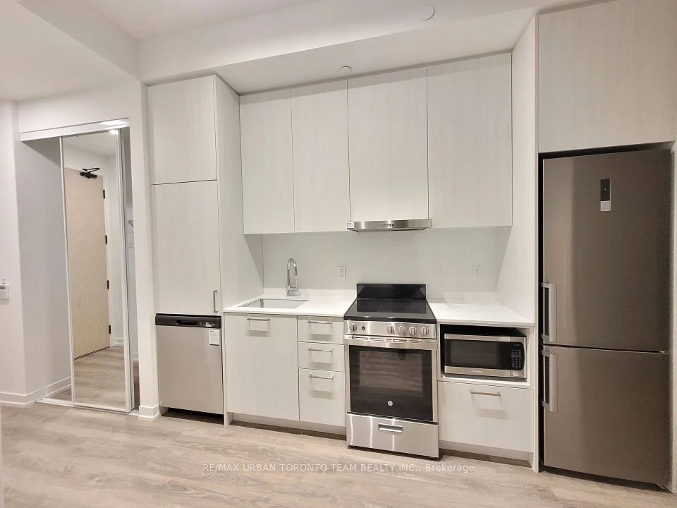 195 Commerce Street 817, Vaughan, ON L4K 0P9