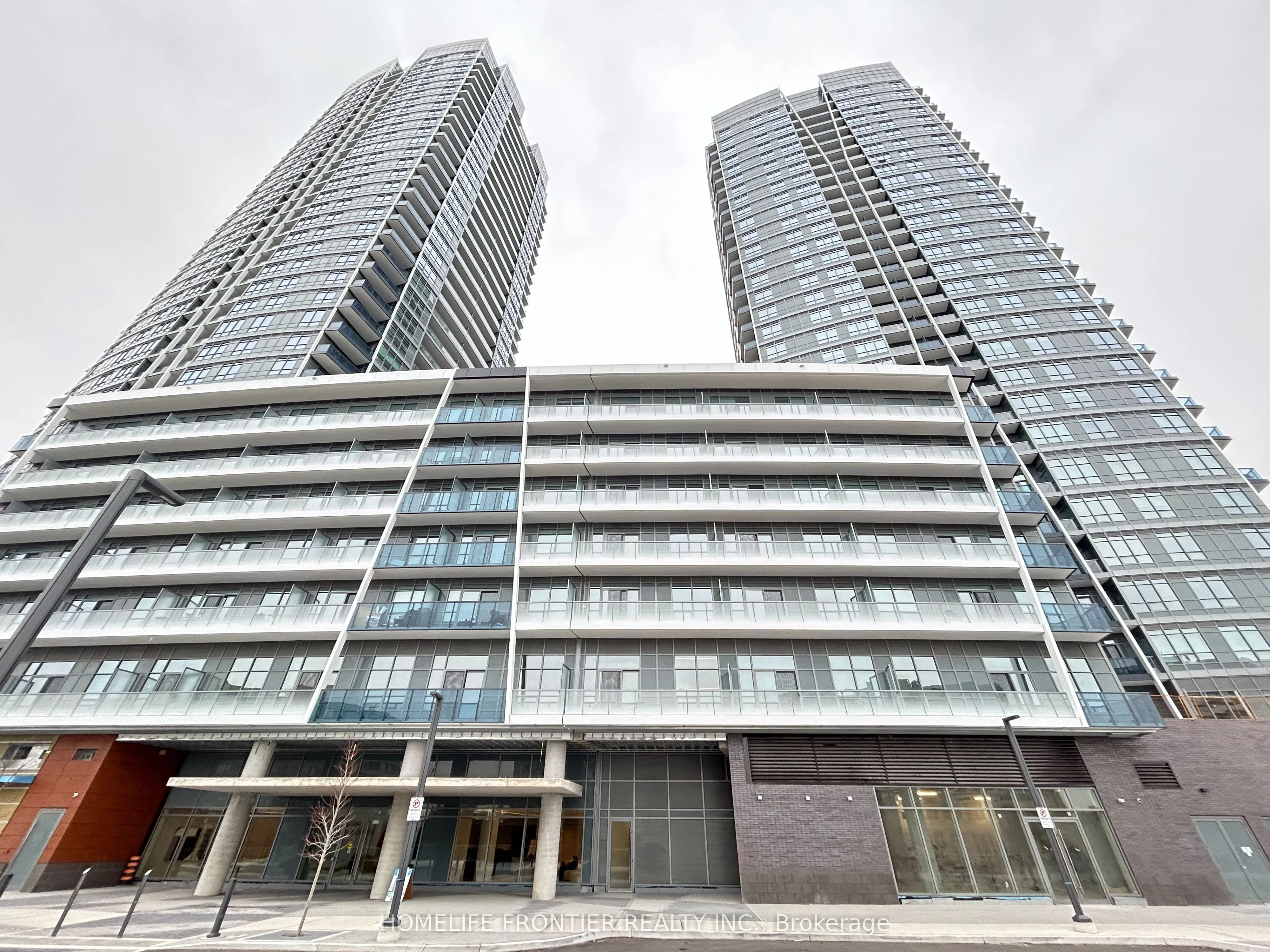 Co-op Apartment in Vaughan