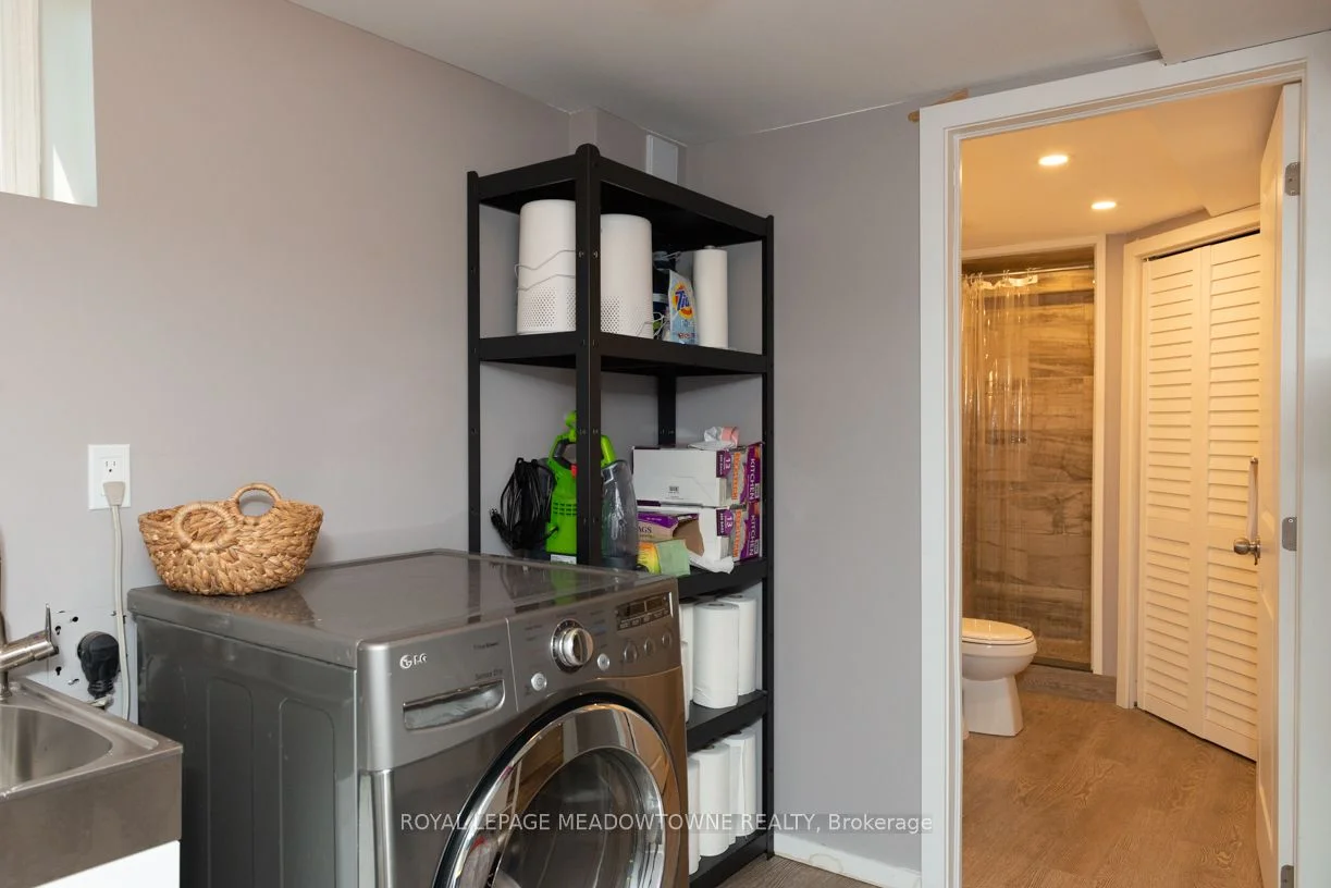 733 Arthur Street, Newmarket, ON L3Y 1S4