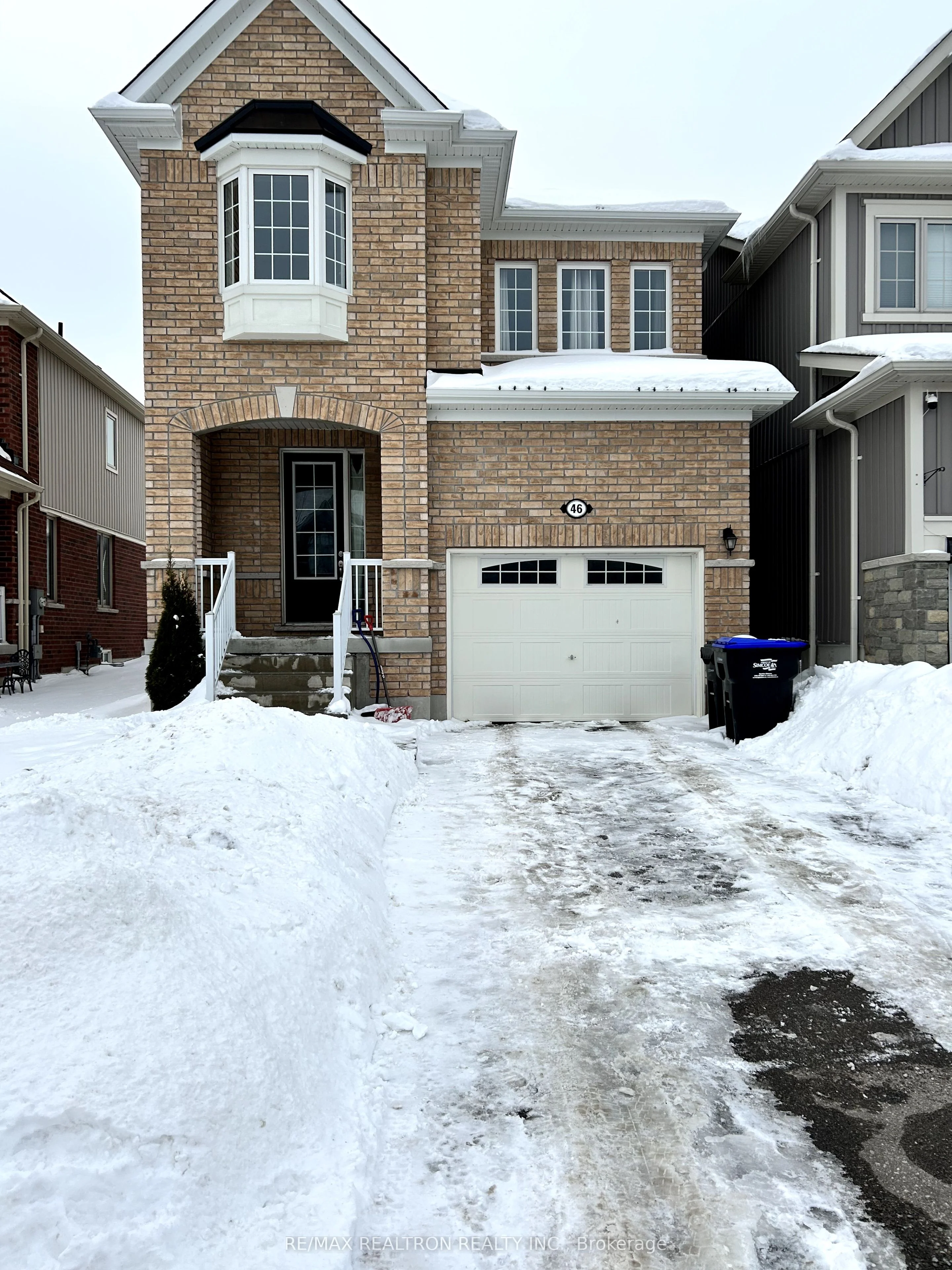 Detached in Essa
