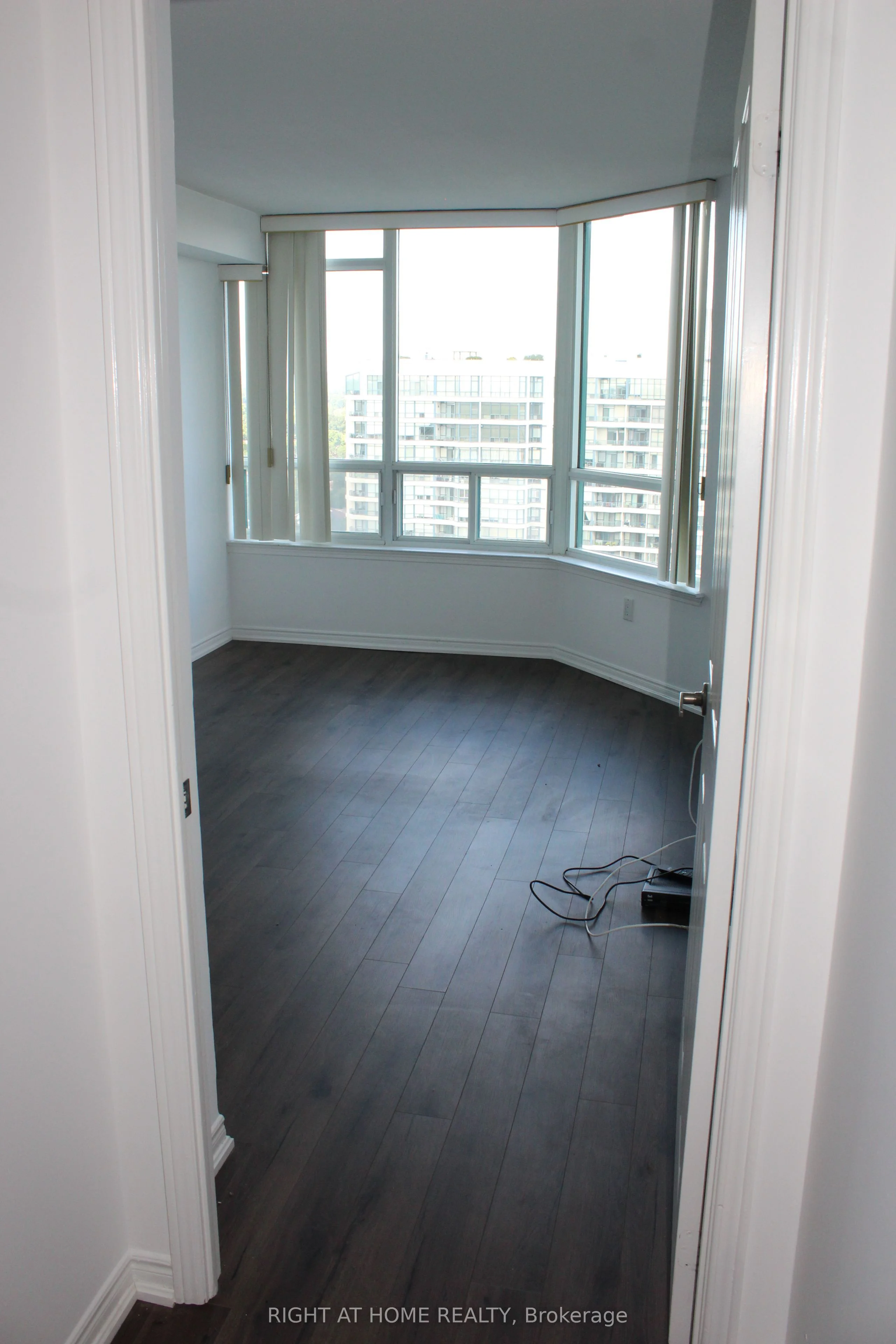 7250 Yonge Street PH211, Vaughan, ON L4J 7X1
