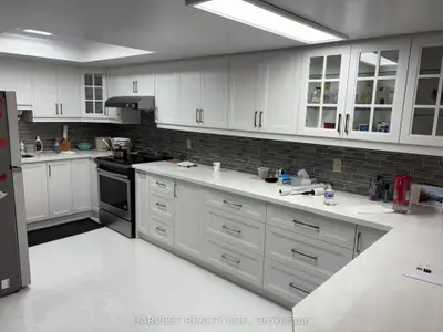 20 Baif Boulevard 701, Richmond Hill, On L4c 8t1
