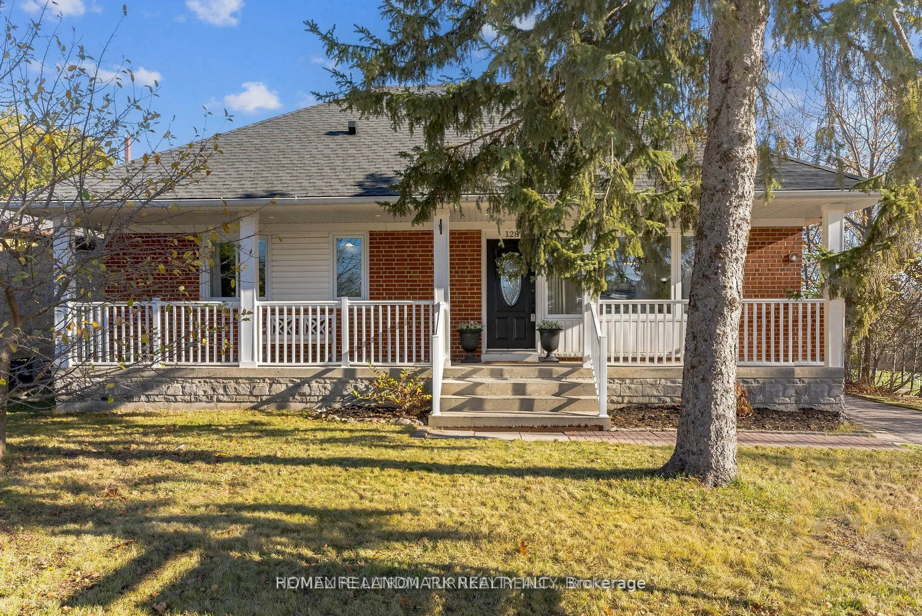 128 E Queen Street E, Newmarket, On L3y 2e8