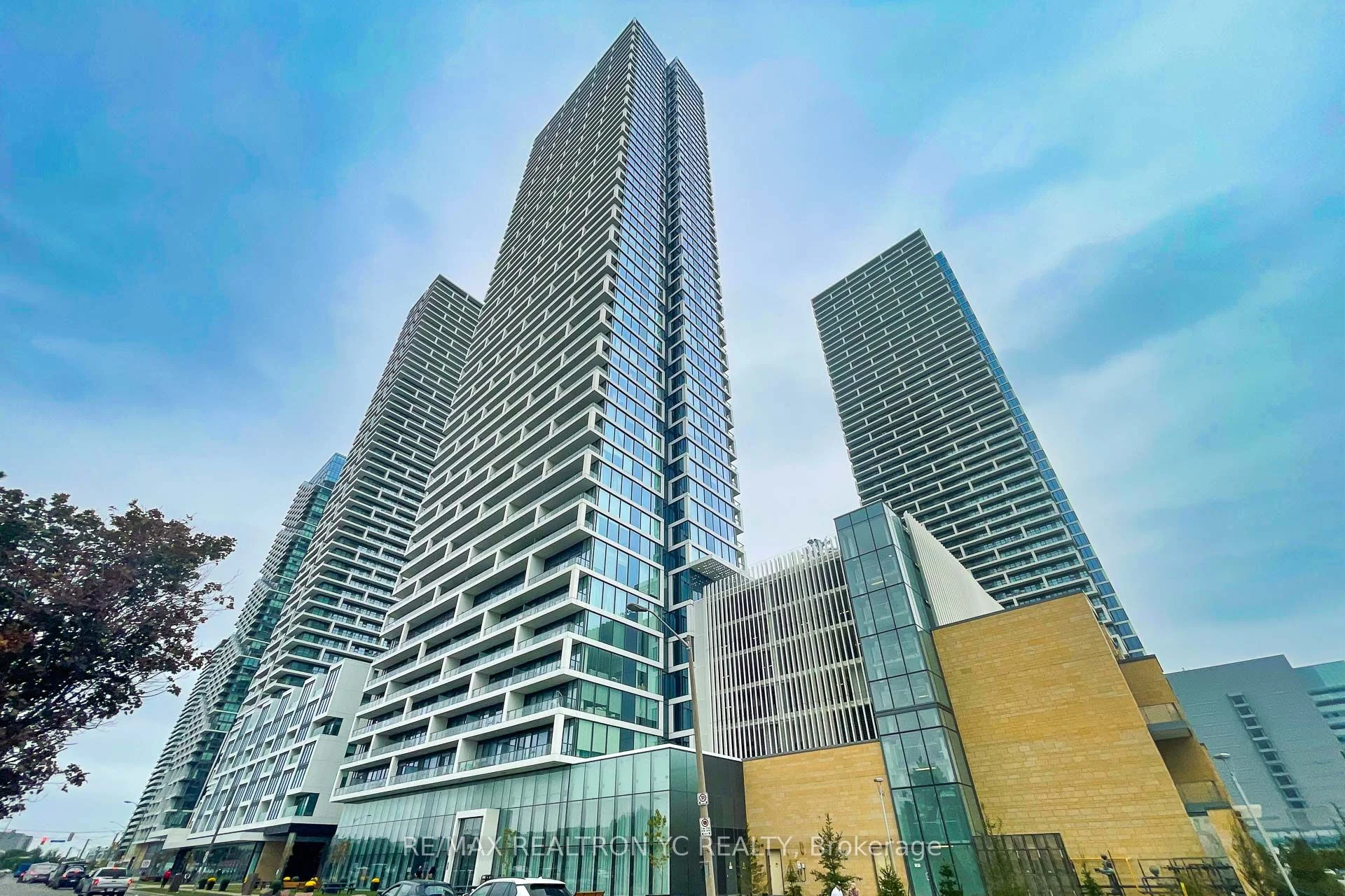 898 Portage Parkway 5202, Vaughan, On L4k 0j6