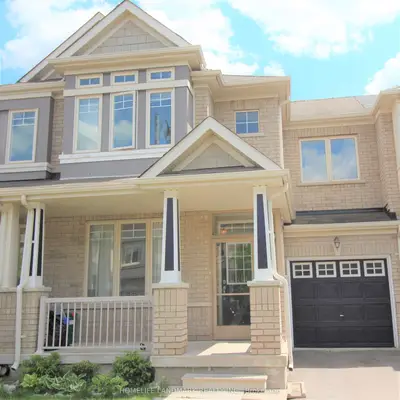 Att/Row/Townhouse in Richmond Hill