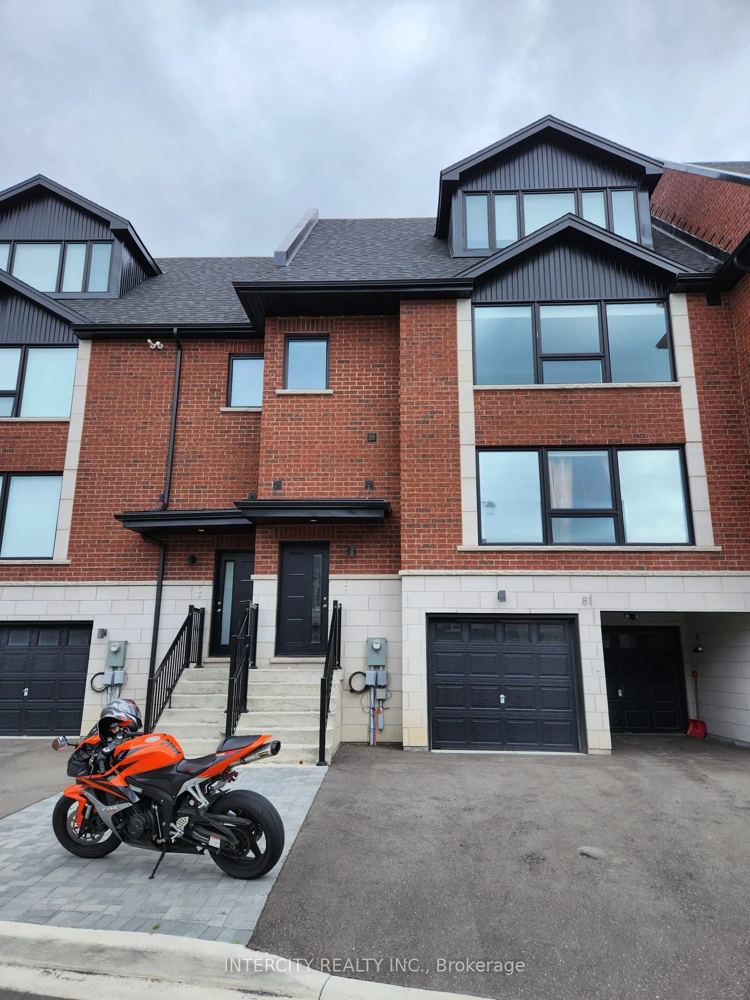 Att/Row/Townhouse in Vaughan